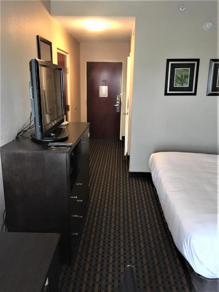 King Room - Accessible/Non-Smoking interior